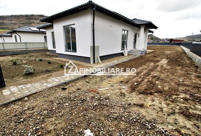 Casă la cheie  pe 1 nivel  4 cam. 2 bai ,650 mp. teren - 2