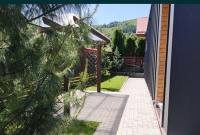 Casă cu 4 camere cu Teren 393 Mp în Florești