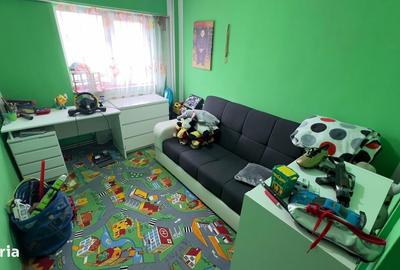 Apartament cu 4 camere decomandat în Petros - 2
