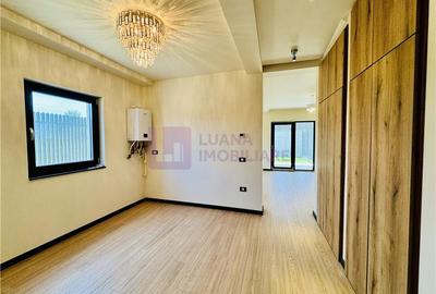 Duplex cu 6 camere cu Canalizare în Periferie