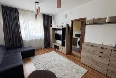 Garsonieră decomandată, mobilată în Titan