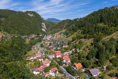 Casă individuală cu 8 camere cu Canalizare în Moieciu - 4