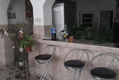 Casă cu 4 camere în Central - 1