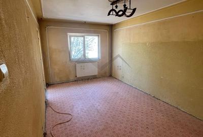 Apartament cu 2 camere decomandat în Nicolina