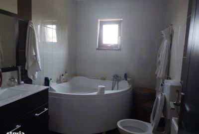 Casă cu 5 camere cu Teren 680 Mp în Clinceni