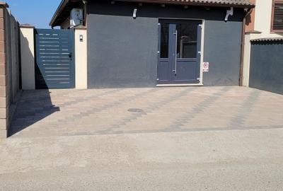 Spațiu comercial, de 60 mp, în Central - 8