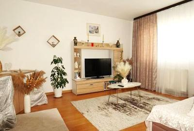 Apartament cu 3 camere decomandat în Micro 5