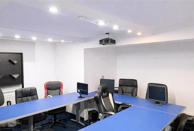 Birou, de 450 mp, în Tractorul - 1