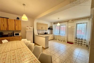 Casă cu 7 camere cu Canalizare în Predeal