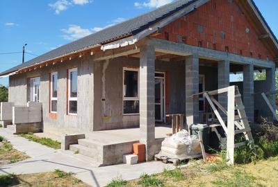 Casă cu 2 camere decomandat în Girișu de Criș - 2