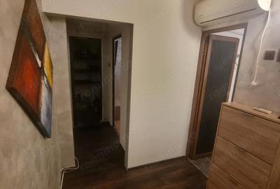 Apartament cu 2 camere decomandat în CET - 4
