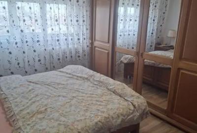 Apartament cu 3 camere decomandat în Republicii