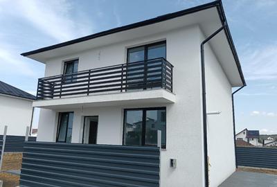 Casă cu 4 camere cu Teren 350 Mp în Șcheia - 2