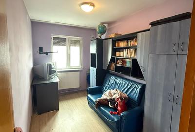 Apartament cu 3 camere semidecomandat în Narcisa - 1