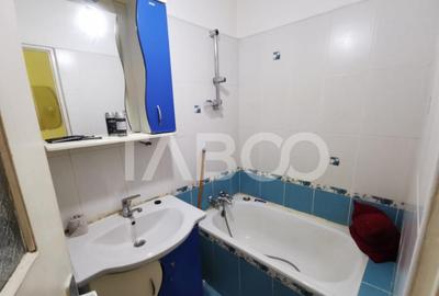 Apartament cu 3 camere decomandat în Valea Aurie