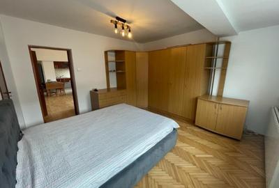 Apartament cu 3 camere semidecomandat, mobilat în 1 Mai - 1