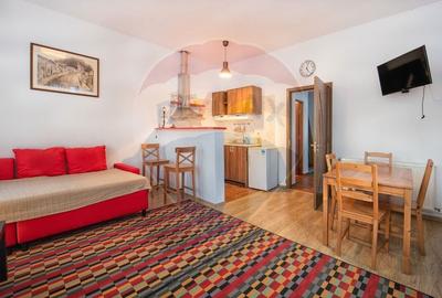 Casă cu 7 camere cu Teren 835 Mp în Central - 8