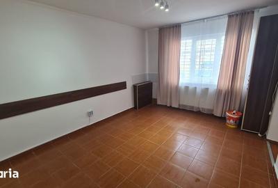 Spațiu comercial, de 29 mp, în Nord - 9