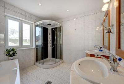 Vila cu arhitectura distincta, 7 camere, renovata, intr-o locatie exclusivista - 10