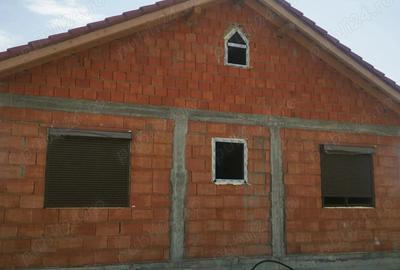 Casă cu Teren 790 Mp în Parța - 3