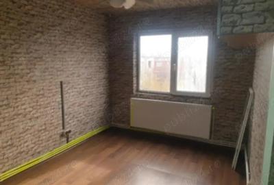 De vanzare apartament doua camere semidecomandat zona Micro 40 ,etajul 4 - 6