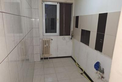 Apartament cu 2 camere semidecomandat în Km 4 - 2
