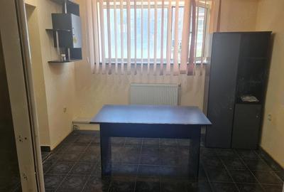 Spațiu comercial, de 50 mp, în Central - 7