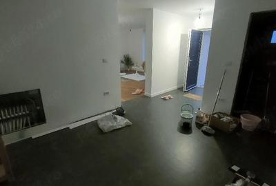 Casă cu 7 camere cu Teren 900 Mp în Ciugud - 2