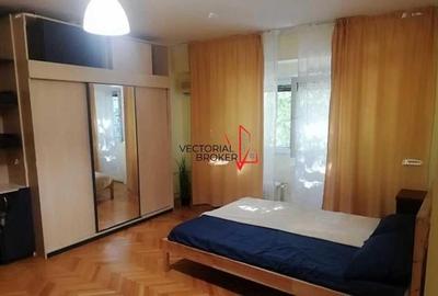 Decebal - Garsoniera, et.1, bloc mixt, 1993, 8 min metrou Muncii - 1