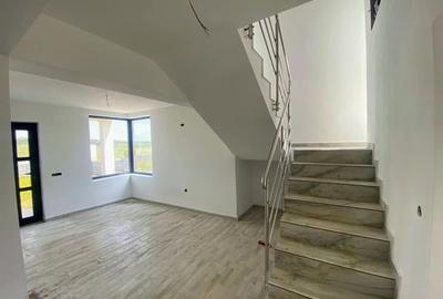 Casă cu 4 camere cu Canalizare în Valea Lupului - 2