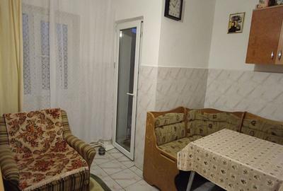 Apartament cu 3 camere decomandat în Central - 1