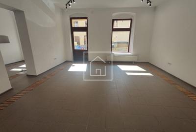 Spatiu comercial renovat, vitrine stradale, ultracentral Sibiu - 5