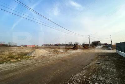 Teren de 1999 mp, în Central - 3