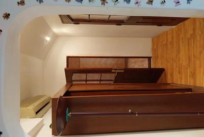 Apartament cu 3 camere semidecomandat în Central