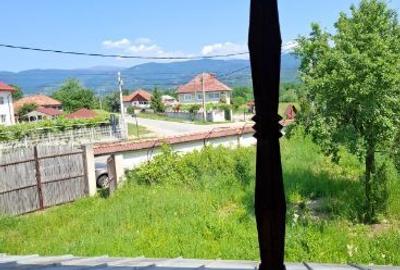 Vila P+1 cu teren 4500mp si garaj la DN 67 NOVACI drumul spre Ranca 18km. - 5