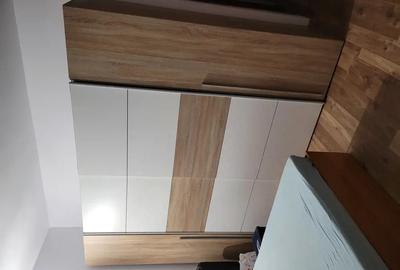 Apartament de vanzare cu trei camere decomandate cu bai proprii, confort I - 4