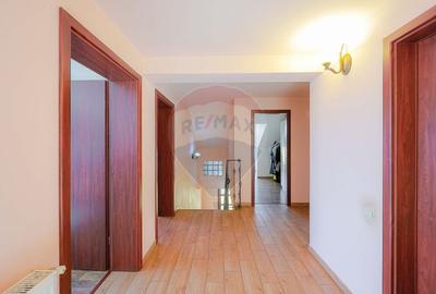 De vanzare vila cu 6 camere in Sanmartin, 722 mp teren - 4