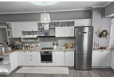 Apartament cu 3 camere în 9 Mai
