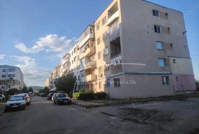 De vanzare apartament situat in Babeni, jude?ul Valcea - 1
