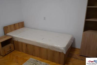 Apartament cu 2 camere decomandat în 7 Noiembrie - 7