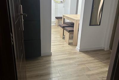 Apartament cu 2 camere decomandat în Micro 4 - 5