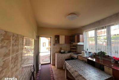 Casă cu 10 camere cu Teren 181 Mp în Rovine - 9