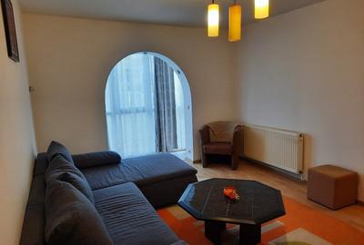 Apartament cu 2 camere semidecomandat, mobilat în Central