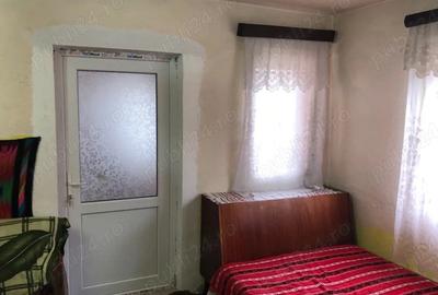 Casă cu 5 camere cu Teren 2594 Mp în Central - 2