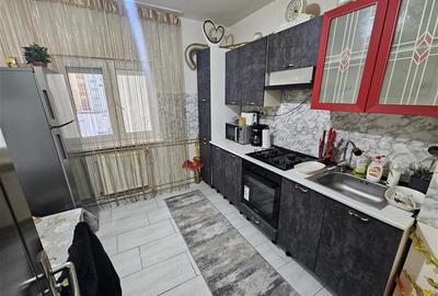 Apartament cu 3 camere semidecomandat în Micro IV - 18