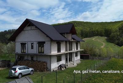 Casă cu 7 camere cu Canalizare în Pătrăuți