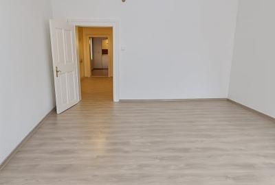 Apartament cu 3 camere nedecomandat în Central