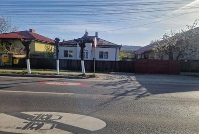 Casă cu 4 camere în Central