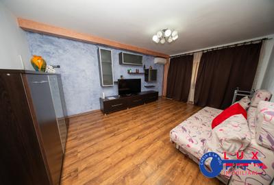 Apartament cu 3 camere decomandat, mobilat în C5