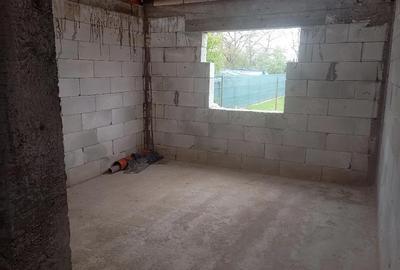 Casă cu 3 camere cu Teren 1700 Mp în Jugureni - 2
